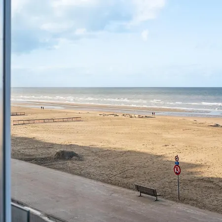 In With Seafront View, Cleaning Included Apartamento